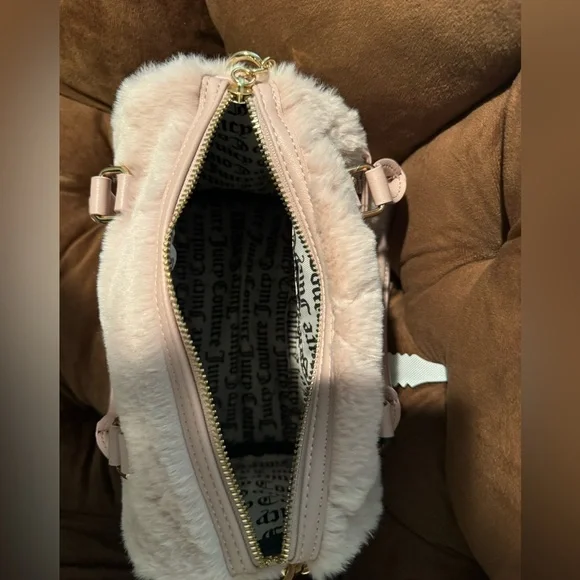 COPY - Juicy Couture LETS GET COZY SATCHEL - Picture 3 of 5